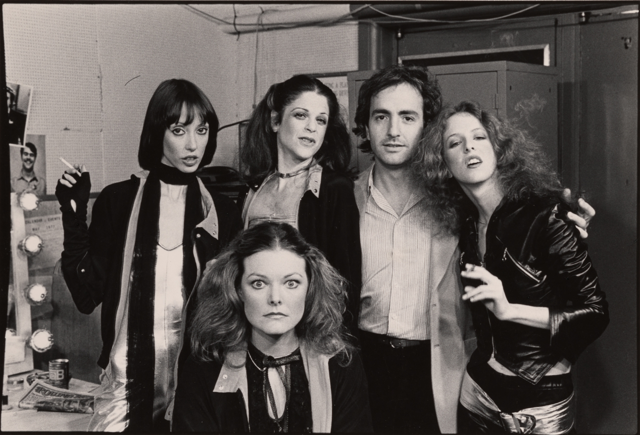 Lorne Michaels with Shelley Duvall, Jane Curtain, Gilda Radner, and Lorraine Newman in 1977