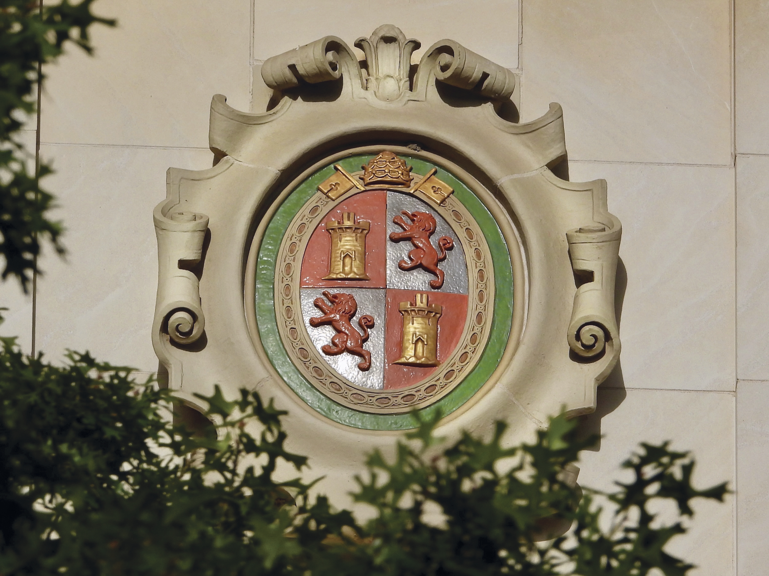 The seal for the University of Mexico.
