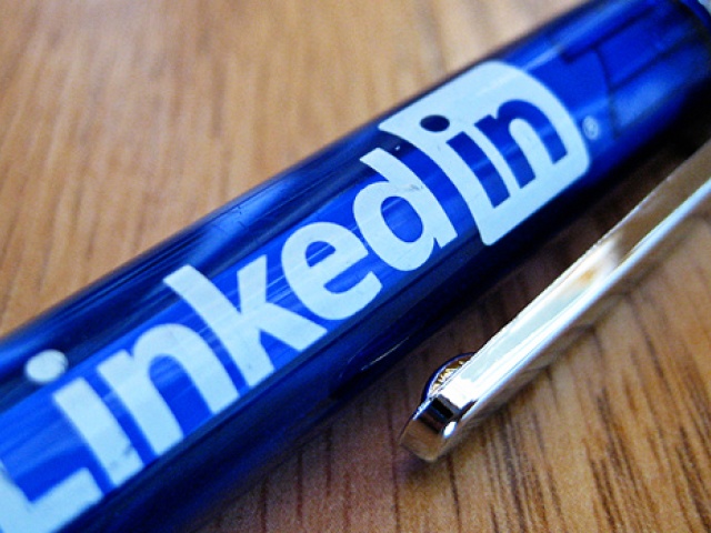 Four Tips for Stealthy Job-Searching on LinkedIn