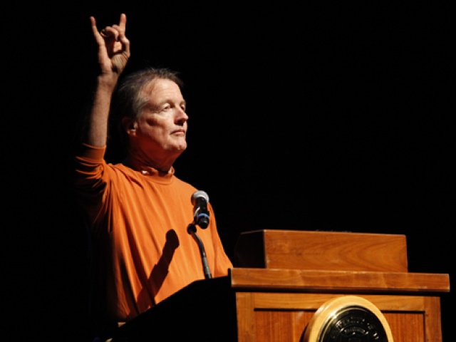 UT Family Lines Up Behind President Bill Powers