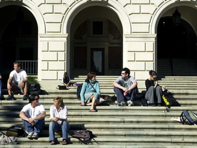 Students Vote "No Confidence" in Regent Hall