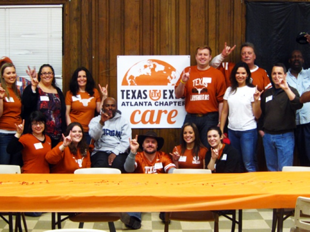 Chapters Volunteer at Homeless Shelters For Texas Exes Care