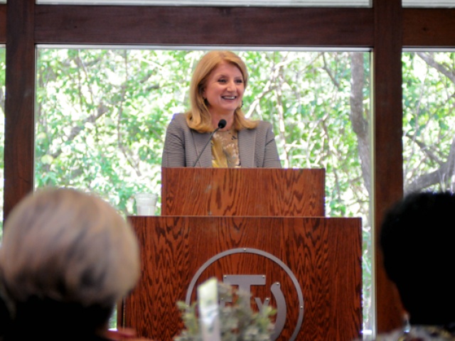 Arianna Huffington's Tips for Surviving the Modern Age of Media