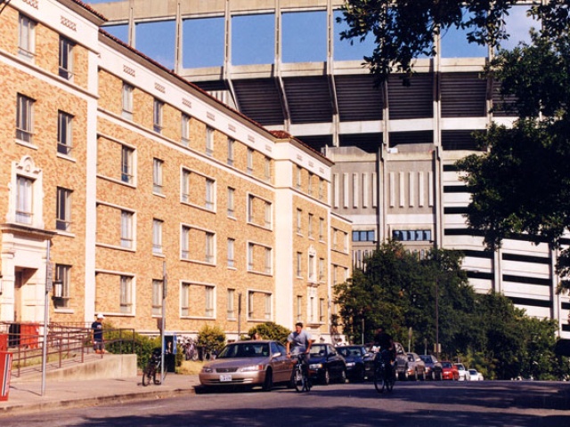 UT to Offer Sober Freshman Dorm