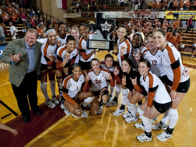 Texas Volleyball Wins Lone Star Showdown