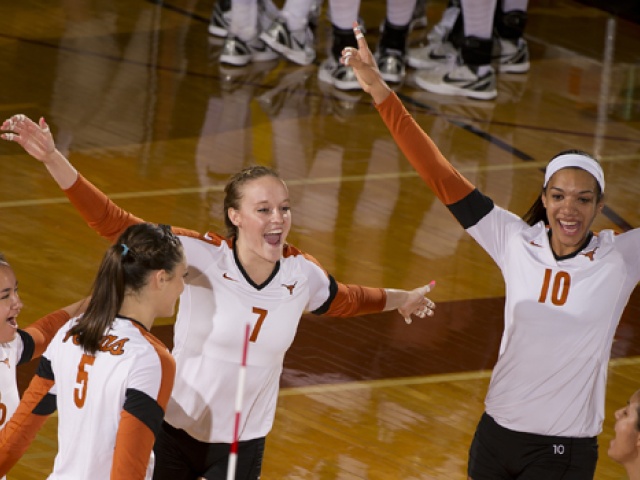 UT Volleyball Racks Up the Wins