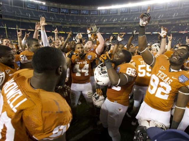 Texas Tops Cal 21-10 in 2011 Holiday Bowl