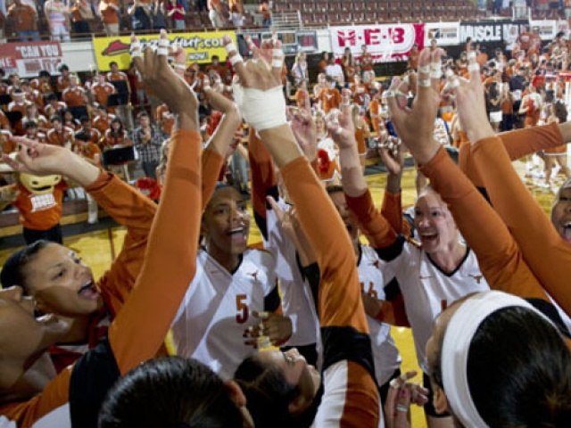 Texas Volleyball Thumps Pepperdine In Home Opener