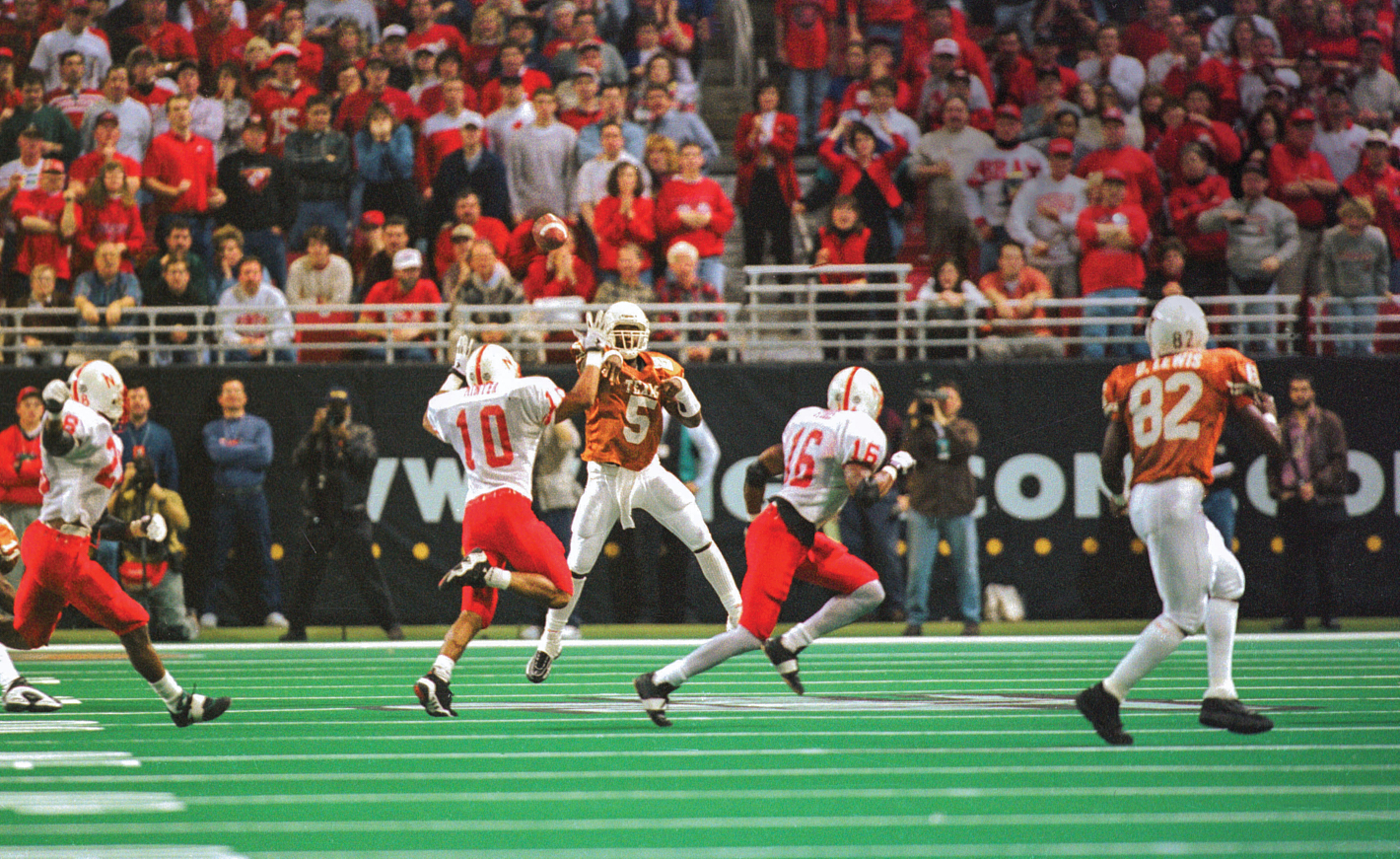 Dave Campbell's Texas Football's 1998 cover featuring Texas A&M's Dat Nguyen.